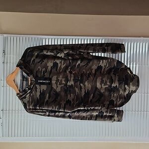 Camoflage Womens lightweight hoodie With High Side Slits NWT